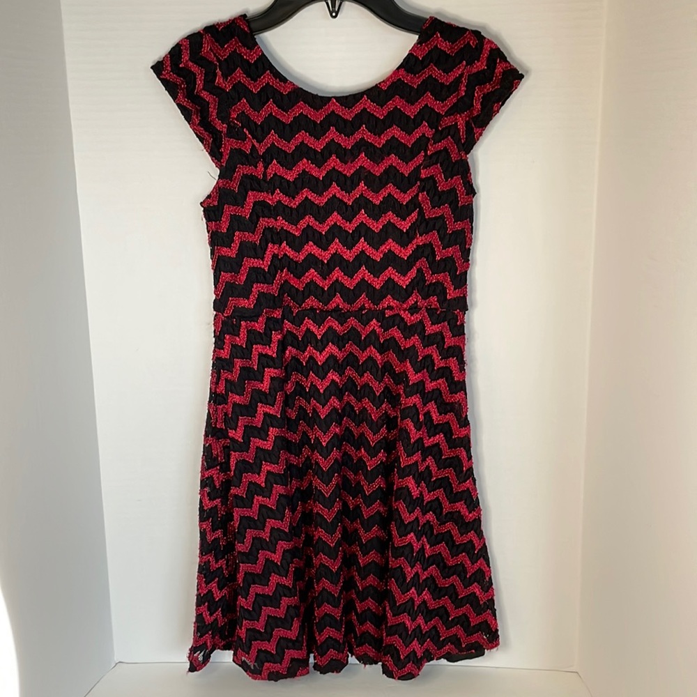 Bloome girl’s size  10 black & red chevron dress